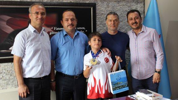 Hüseyin Turgut Karabağlı Ortaokulu Öğrencisi Baybars ALTUNTABAK´ın Büyük Başarısı