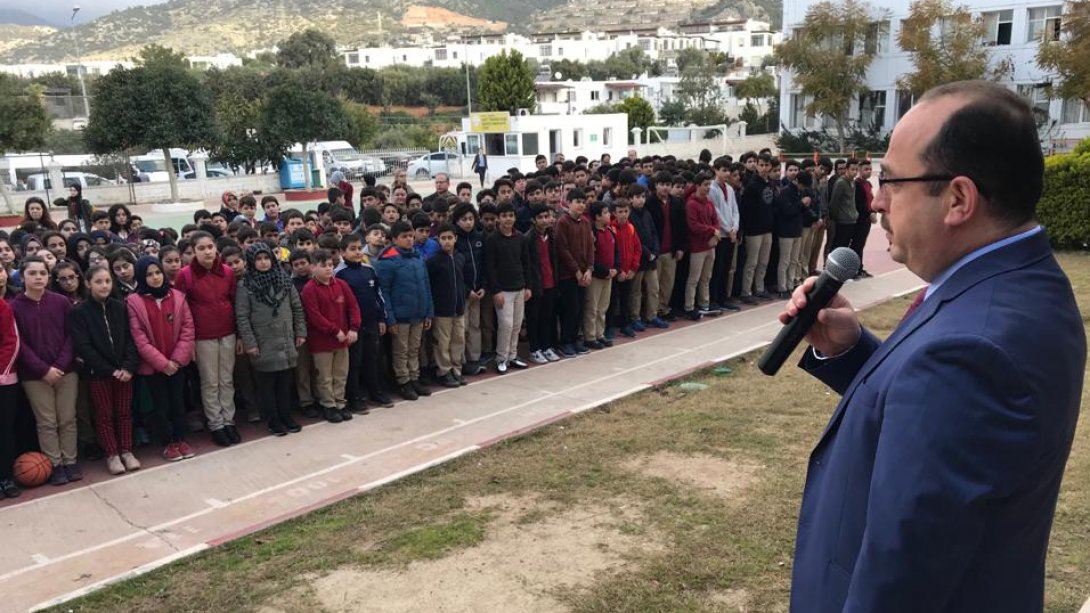 İlçe Milli Eğitim Müdürümüz ve Şube Müdürlerimiz Şehit Türkmen Tekin Anadolu İmam Hatip Lisesinde İstiklal Marşı Törenine Katıldılar